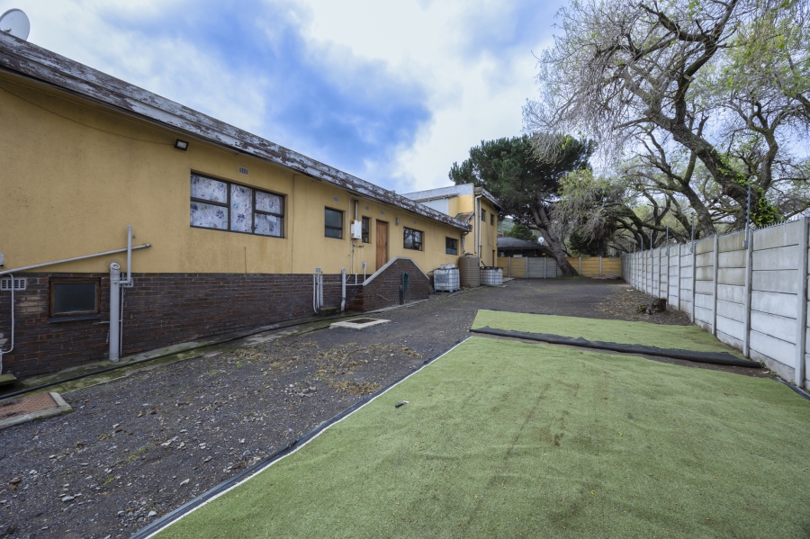 7 Bedroom Property for Sale in Plattekloof Western Cape